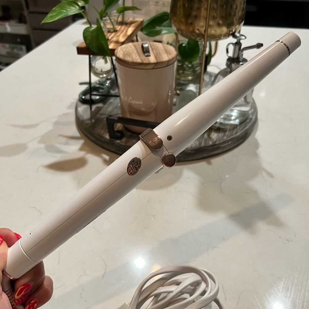 T3 Tapered Curling Wand 1”
